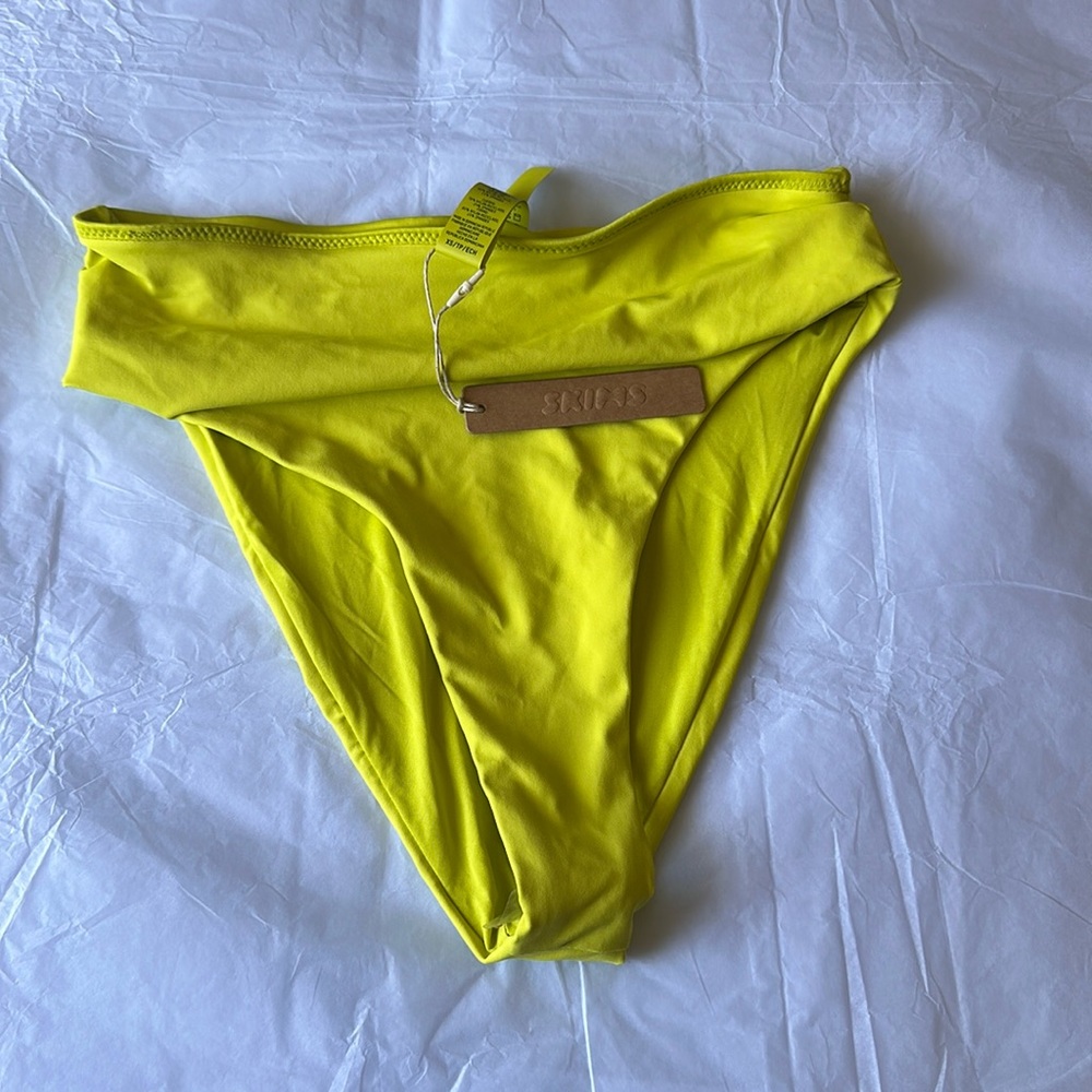 Skims swim bottoms MID WAIST COLOR: CITRUS SIZE: XS NWT
